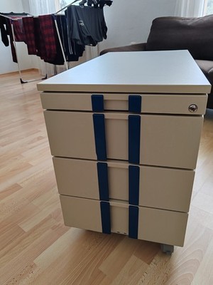 Rollcontainer von SSI Schäfer mit 4 Schubladen, Abschließbar mit zwei Schlüsseln