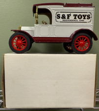 ERTL S F Toys 1913 Ford Model T Van Die Cast Coin Bank