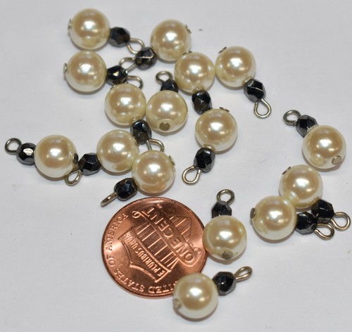 VINTAGE 12 FAUX PEARLS DROPS WITH TINY JET BLACK AB FACETED BEAD..15mm DROP - 第 1/1 張圖片