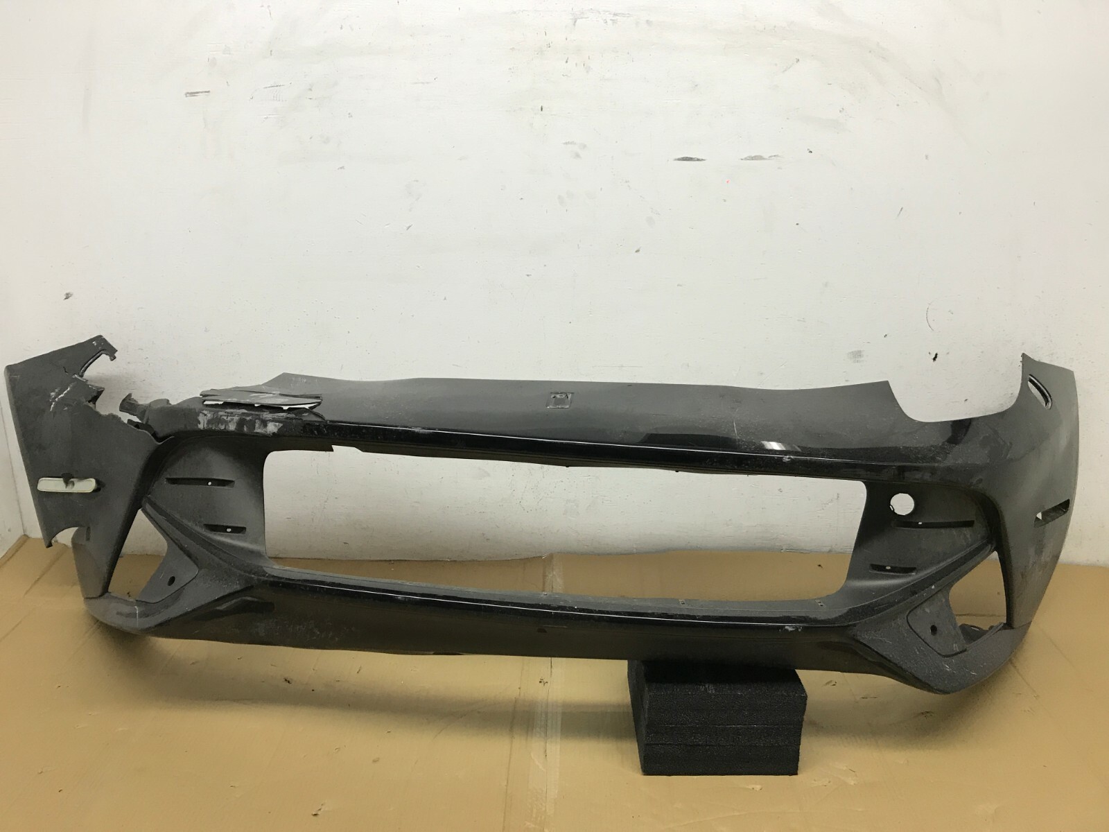 2013-2017 Ferrari F12 Berlinetta Front Bumper Cover Black OEM 084361500 Broken