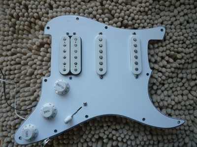 Genuine Fender MIM Stratocaster HSS Loaded Loaded Pickguard Ceramic Pickups