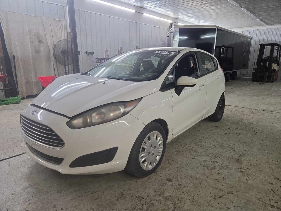 Cubierta de rueda usada se adapta a: Ford Fiesta 2015 15`` 7 radios acanalados anchos grado C Foto 2 de 4