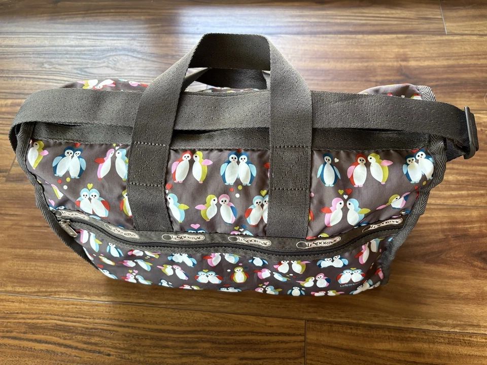 Auténtico bolso de bebé LeSportsac Ryan con estampado de pingüino Foto 4 de 4