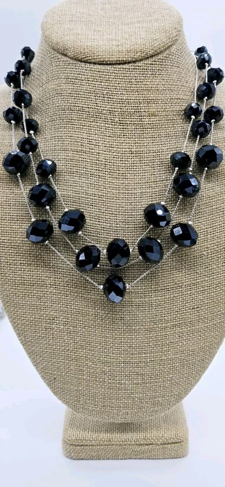 Collar Kenneth Cole tono plata cristal en capas facetado negro 18 pulgadas Foto 2 de 4