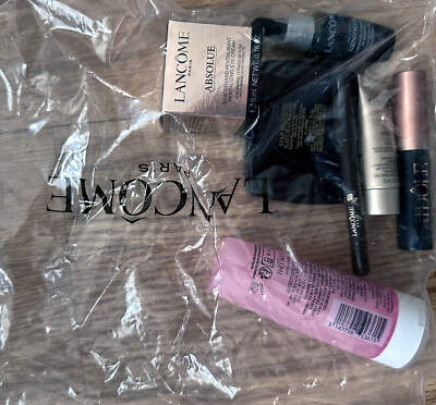 Lancome Cosmetics 7 pieces Beauty Gift with Pouch 
