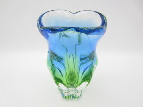 Beautiful Chribska acid green & blue sommerso art glass tulip vase - Picture 6 of 12