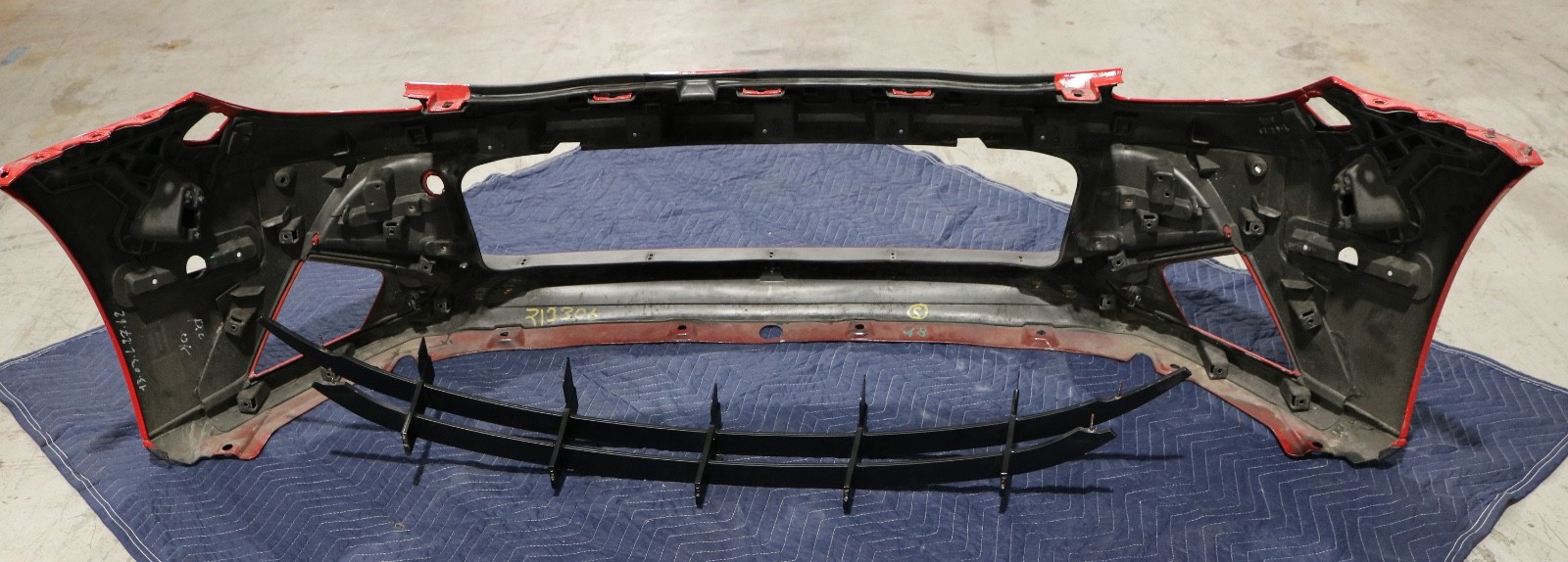 84860300 OEM FERRARI F12 BERLINETTA FRONT BUMPER GRILLE 