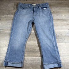 Levi's Signature Mid-Rise Capri Jeans Womens Size 12/31W Light Wash