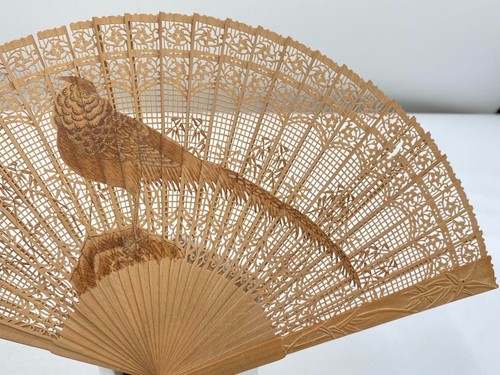 Sandalwood fan with pheasant design and openwork Japanese Traditional Crafts - Picture 13 of 19