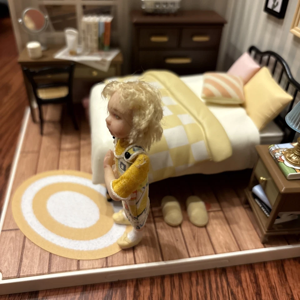 1:12 Miniature Little Girl - Image 3 of 4