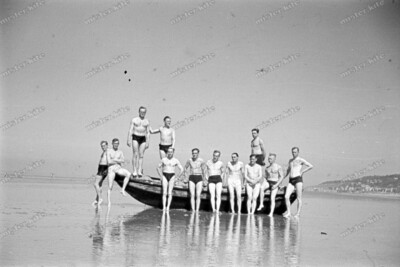 Trouville-sur-Mer-Normandy-Soldiers Artillery-Regiment 60-baden-nude-boys-3