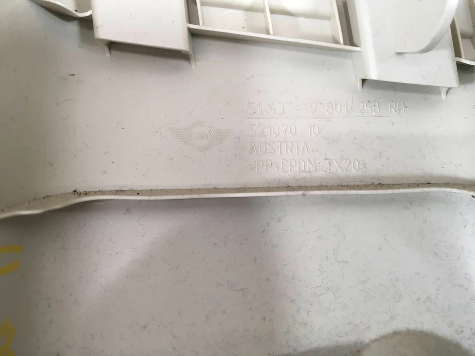 Mini Cooper Countryman 2011-2015 paso derecho lado superior centro B pilar moldura OEM. Foto 3 de 4