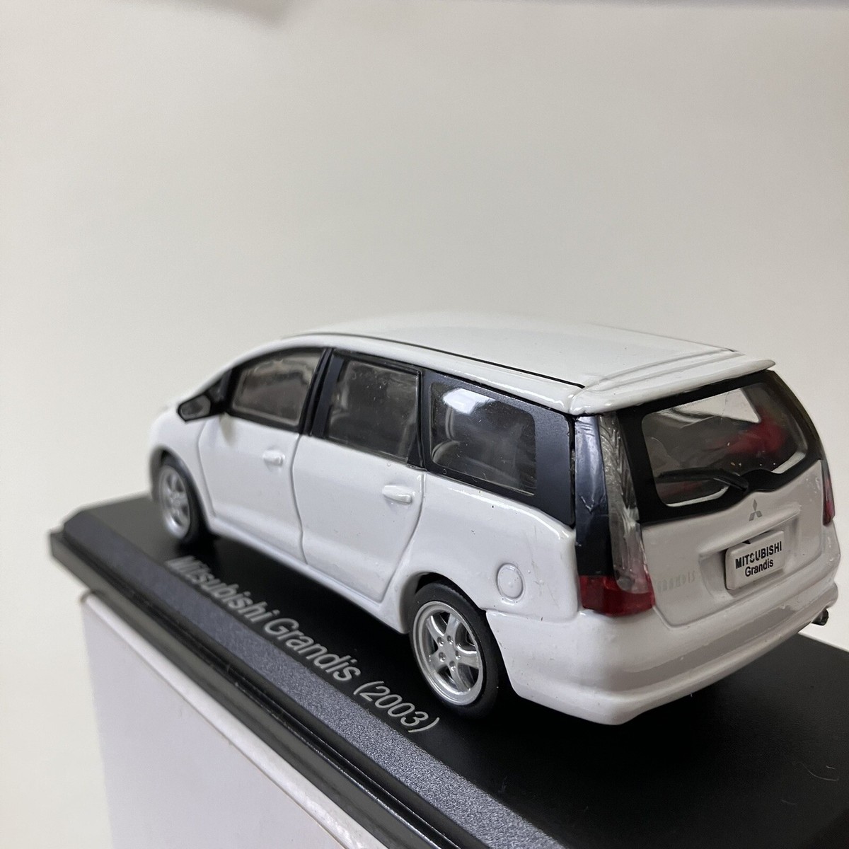1:43 Mitsubishi Grandis 2003 Diecast Toy Car JDM 03-11 MPV Space
