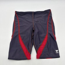 TYR Shorts Cyclin Men Size 34 Gray Red Logo. 37874