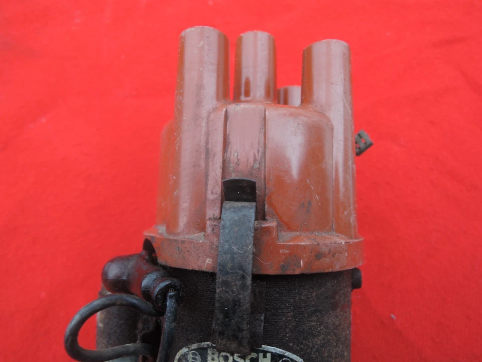 BOSCH 0 231 153 009 JFR 4 Used IGNITION DISTRIBUTOR Volvo 144 - Image 3 of 4