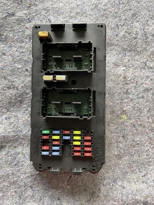 2005-2006 Jeep Grand Cherokee Interior Junction Block Fuse Box OEM 56050066AC