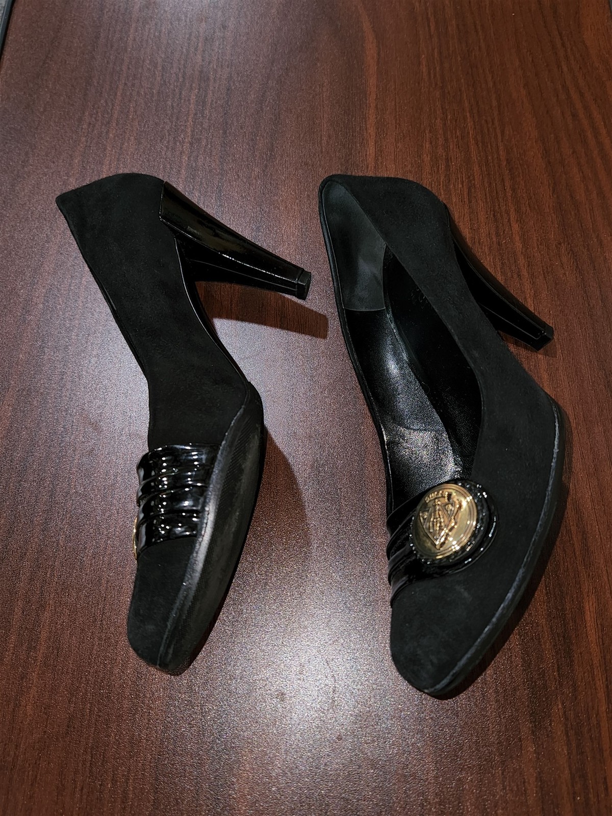 Gucci Black Suede w Coat of Arms on Patent Leather Shoes 7.5B EUC thumbnail 3