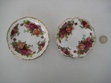 2 X ROYAL ALBERT ENGLAND OLD COUNTRY ROSES UNTERSETZER ANSTECKNADEL SCHALE ENGLISCH KNOCHEN CHINA