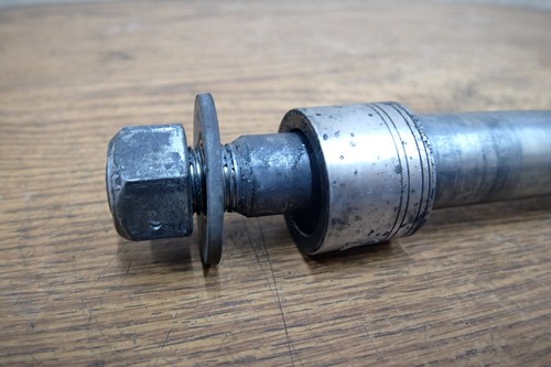 2008 HARLEY DAVIDSON ELECTRA GLIDE ULTRA CLASSIC FLHTC FRONT WHEEL AXLE - Picture 4 of 5