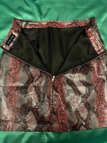 Red & Black Faux Snakeskin Sister Jane Mini Skirt - Size M - Picture 5 of 7