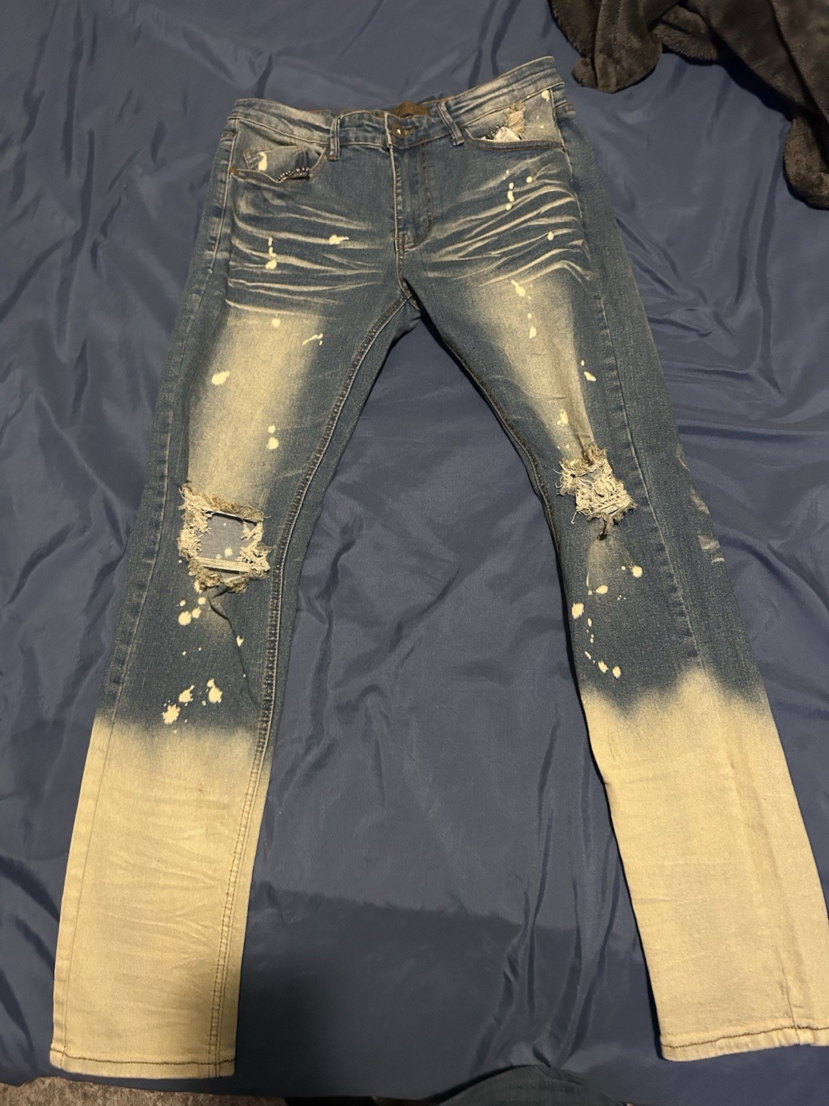 KDNK Comfort Stretch Men&rsquo;s Blue Light Wash Distressed Skin