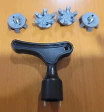 Four (4) Screw In Golf Shoe Spikes w/ Tool