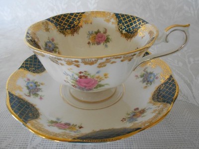 VINTAGE ROYAL ALBERT EMPRESS SERIE CLEOPATRA BONE CHINA TEETASSE & UNTERTASSE