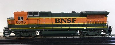 H0-DC ATLAS Master  GE Dash 8-40B BNSF #8630  Art.Nr. 150-7209 Silver Series
