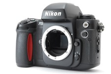【NEUWERTIG-】Nikon F100 analoge Spiegelreflexkamera schwarz Gehäuse 35 mm