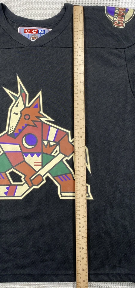 Camiseta Vintage Phoenix Coyotes Roenick 97 Preta CCM Canadá Masculina Média - Imagem 4 de 4