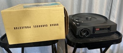 Vintage Kodak Carousel 600 Slide Projector  Functional w/Box Manual Pwr Cable