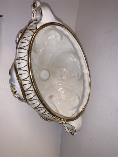 Vintage Keramos R. capodimonte Footed bowl with lid Italy raised cherub design - Picture 10 of 12