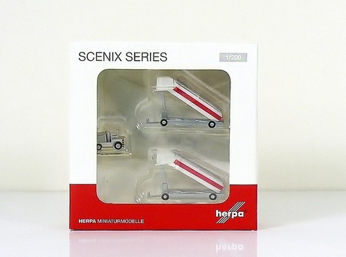 Herpa Wings Airport acc: Historical Passenger Stairs + Tractor 1:200 (551809) - Picture 2 of 2