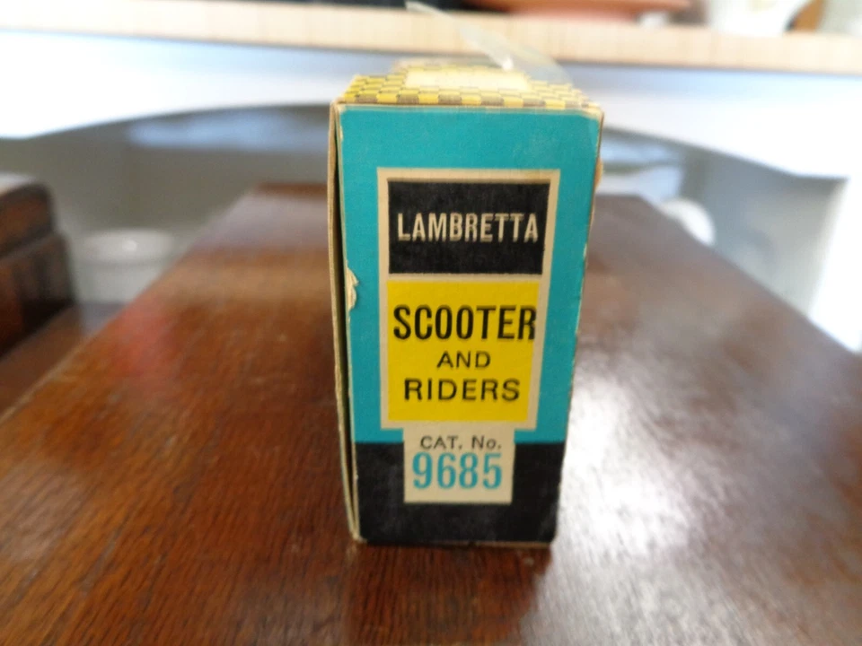 RARE VINTAGE BRITAINS LTD. LAMBRETTA SCOOTER MOPED W/ RIDERS 9685 DIECAST NIB! - Image 2 of 4