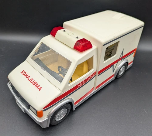 Playmobil Rescue Ambulance 5952  2011 Lights Up Works (no sound)