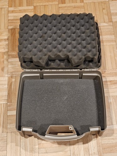 Plano "The Reel Case" Foam Padded Carrying Case - Picture 13 of 17