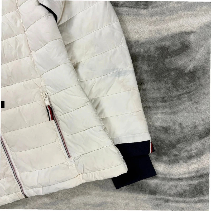 Vintage Tommy Hilfiger White Navy Size Medium Lightweight Packable Puffer Jacket image 2