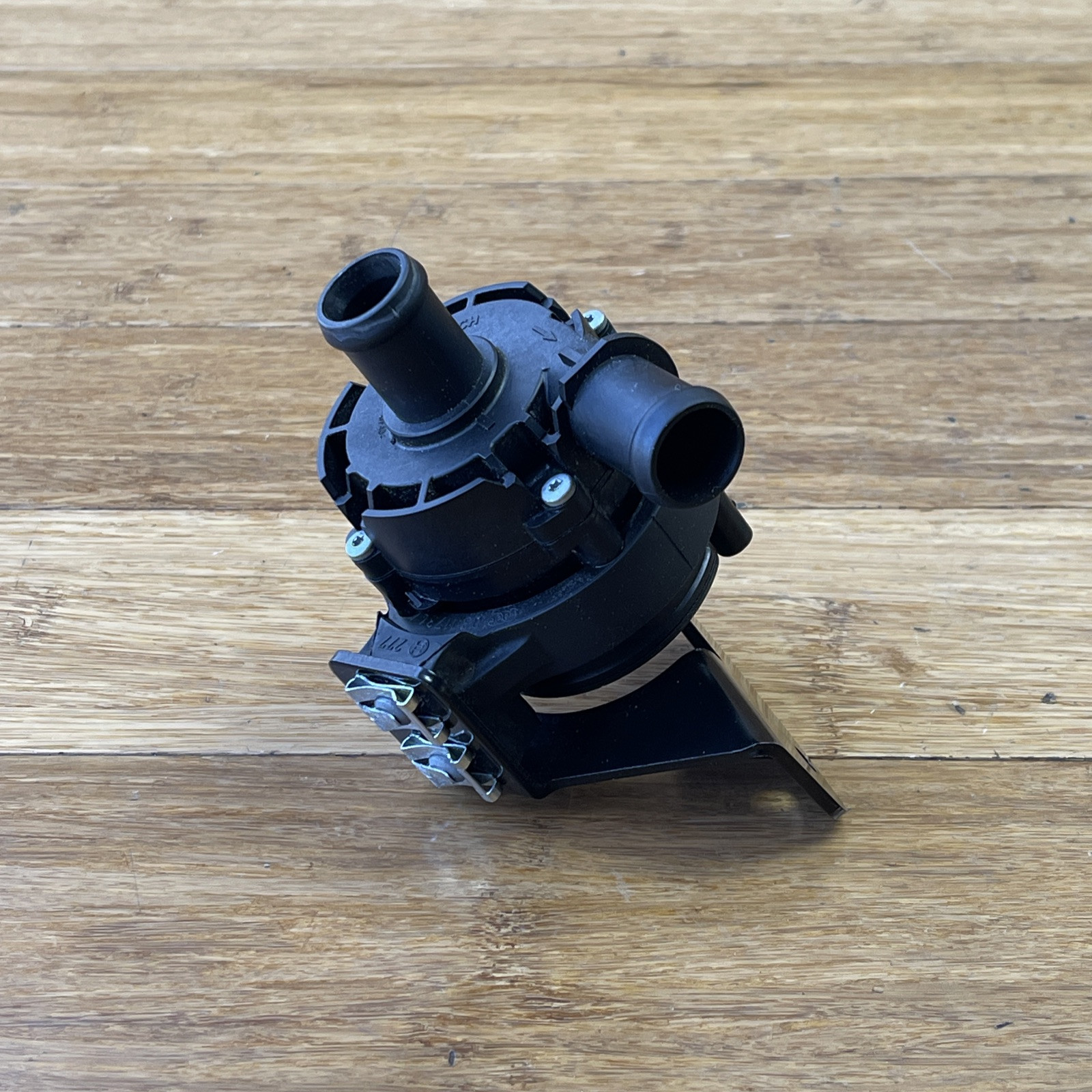 2015-2018 Ferrari California T 3.9L Water Coolant Pump 3K Miles 291349 OEM