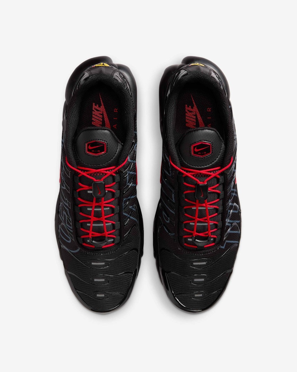 NIKE Air Max Plus IH4459-001 Black Wolf Gray Metallic Silver