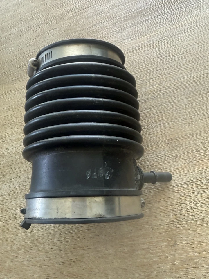 07-09 Chevrolet Equinox Air Cleaner Intake Outlet Duct Hose Tube Pipe 15222302 - Image 2 of 4