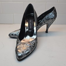 Stuart Weitzman Metallic Silver Pumps Circles 8.5US Shiny Vintage 2.5 Inch Heels