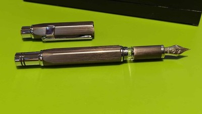 TWSBI Precision Füllfederhalter Gunmetal Medium Feder