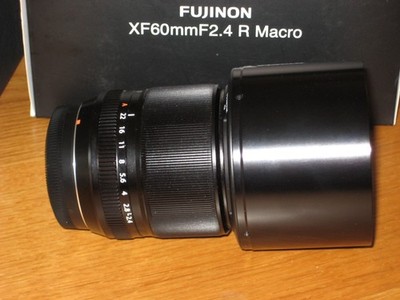 Fujifilm XF 60mm f2.4 R Macro Objektiv mit Metallblende