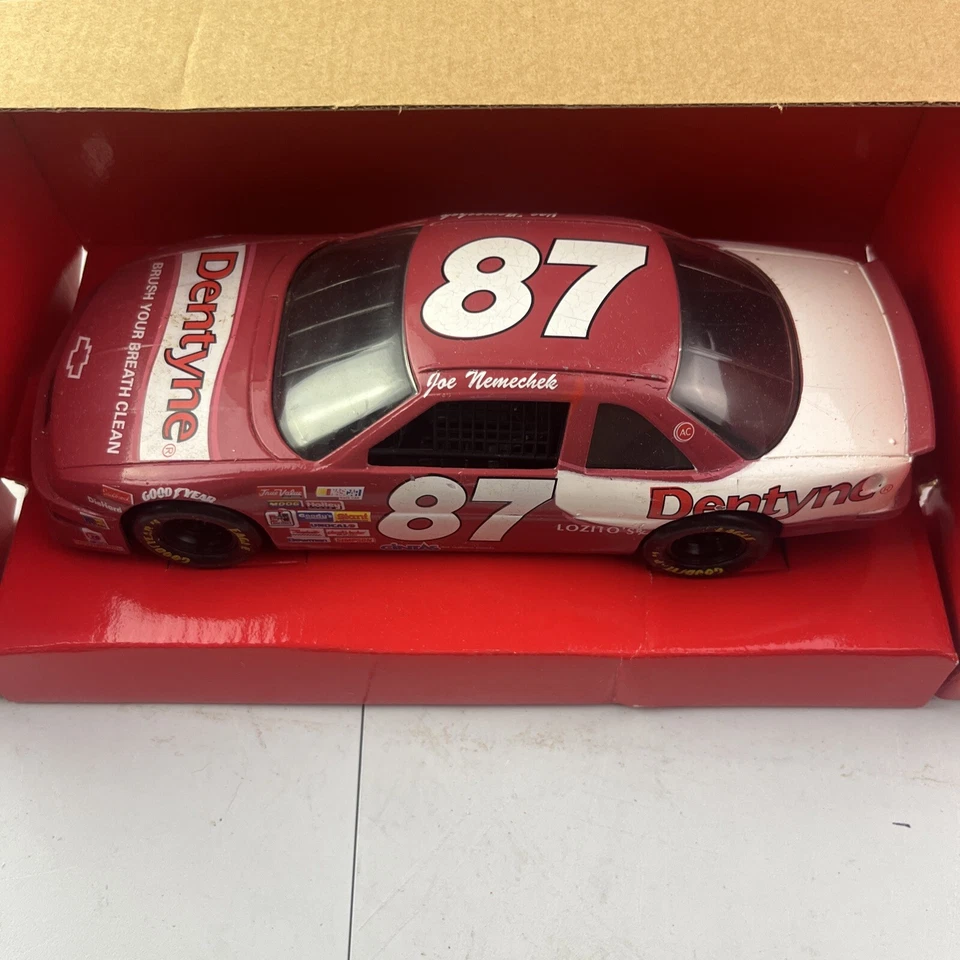 Chevy Bank vintage 1992 Racing Champions NASCAR Joe Nemechek Dentyne #87 1:24 Foto 3 de 4