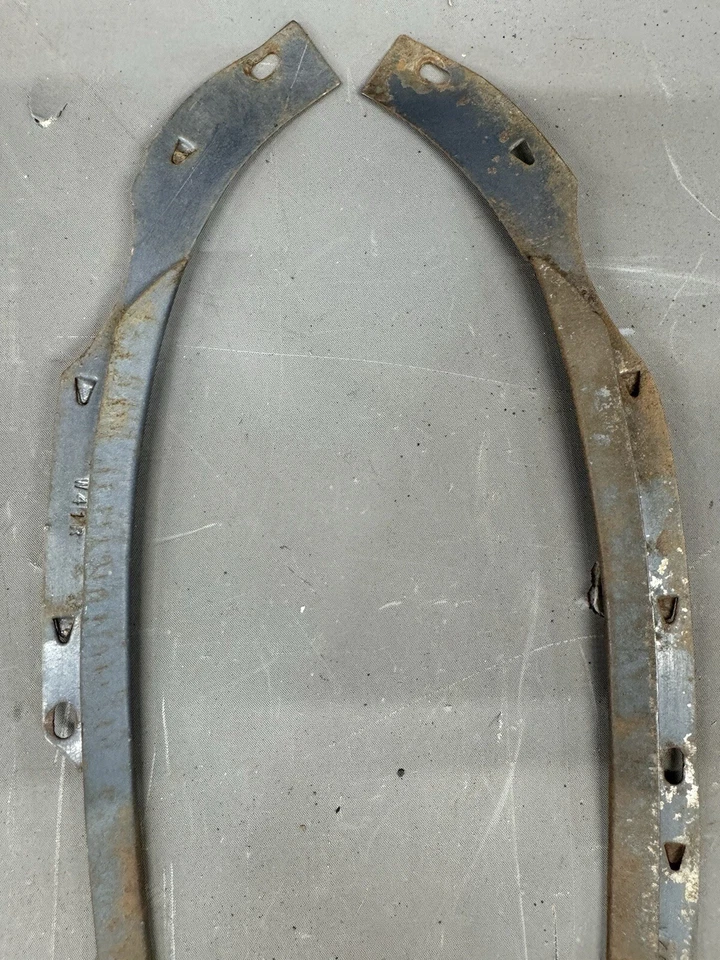 Chevy Impala 1959 1960 puerta abatible panel de jamba tachuela tira retenedor derecha derecha BelAir OEM Foto 4 de 4