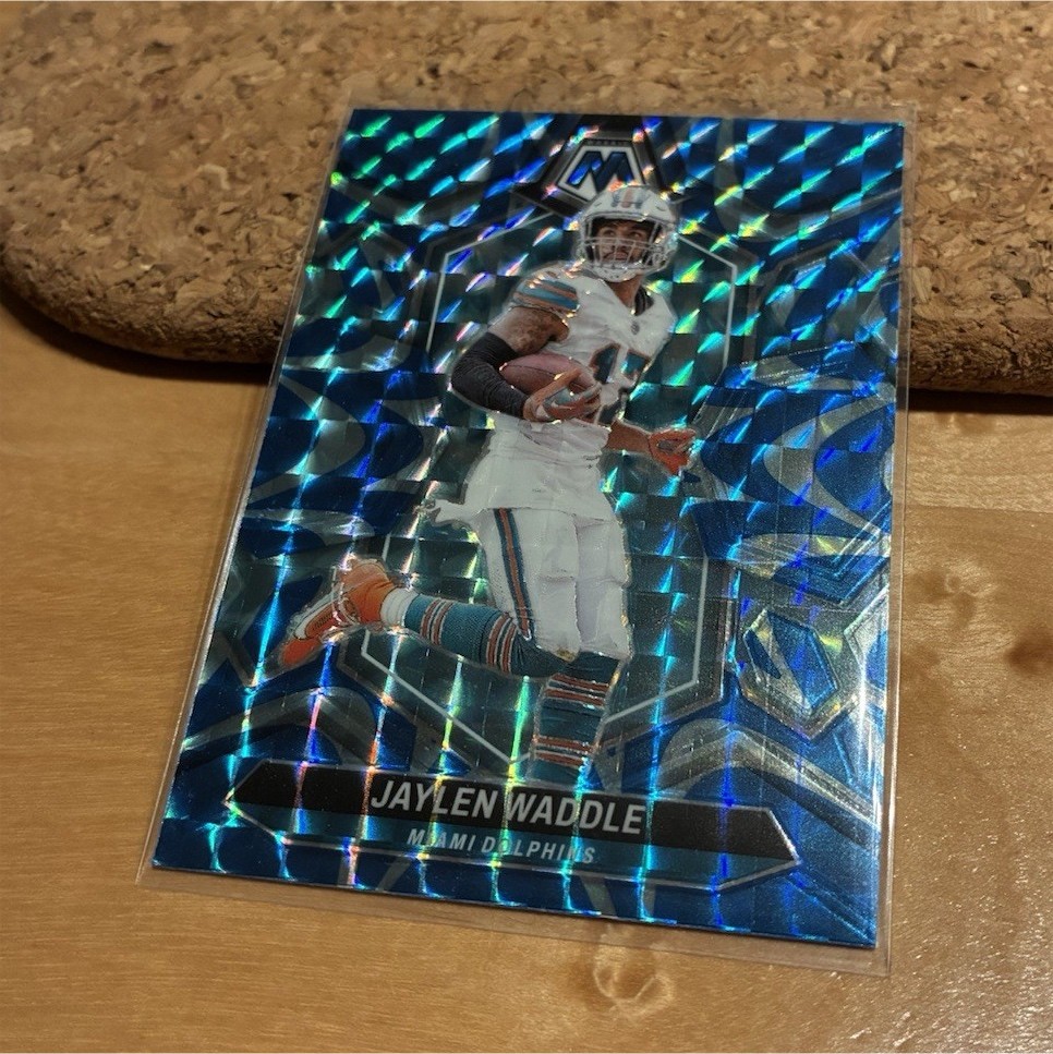 Panini 2024 Mosaic Jaylen Waddle Miami Dolphins #138 Blue Mosaic Prizm