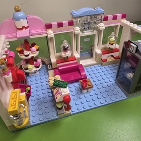 LEGO Friends: Heartlake Cupcake Cafe (41119) Complete W/ Minifigs, Inst. & Box!