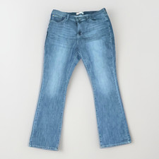 Signature by Levi Strauss  Co. Women  s 18 Blue Medium Wash Bootcut Jeans G15