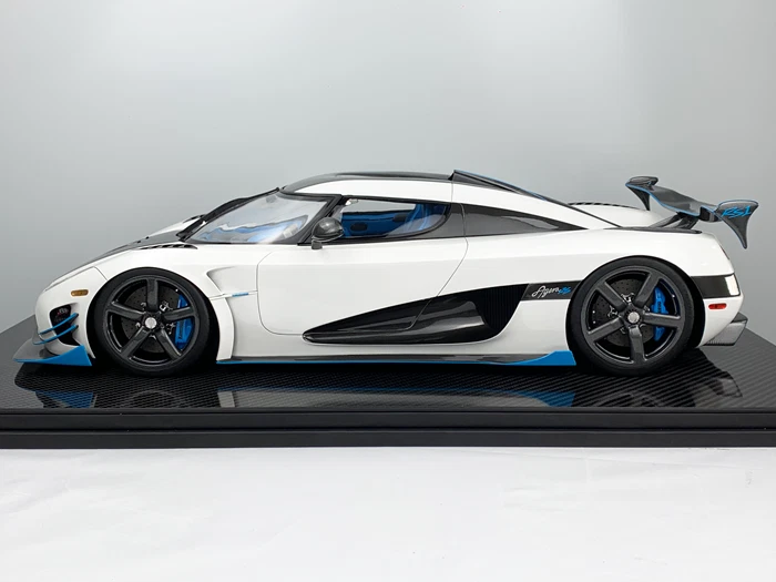1/8 Fronti Art Koenigsegg Agera RS1 7136 in Pearl White on Fiber Base F108-29  - - Image 2 of 4