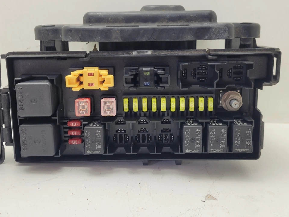 Jeep Commander BCM 2006 caja de fusibles P04692 Foto 2 de 4